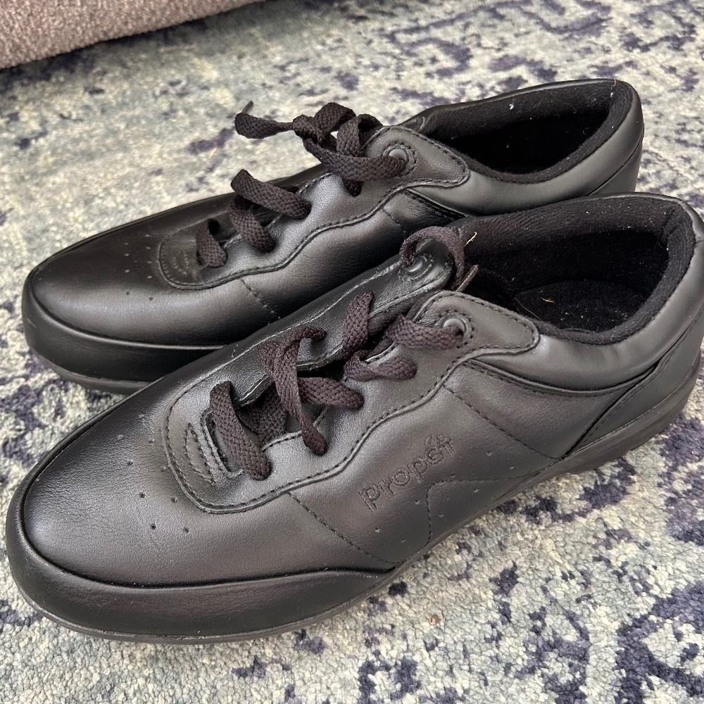 Propet walking shoes NWOT